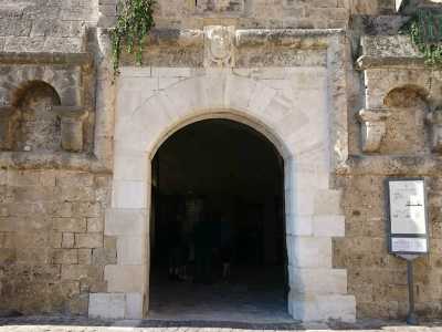 Bona commission� restauri e fortificazioni del Castello: temendo un attacco dei turchi diede ordine di rialzare le cinte bastionate e spostare l�ingresso l� dove si trova ancora oggi